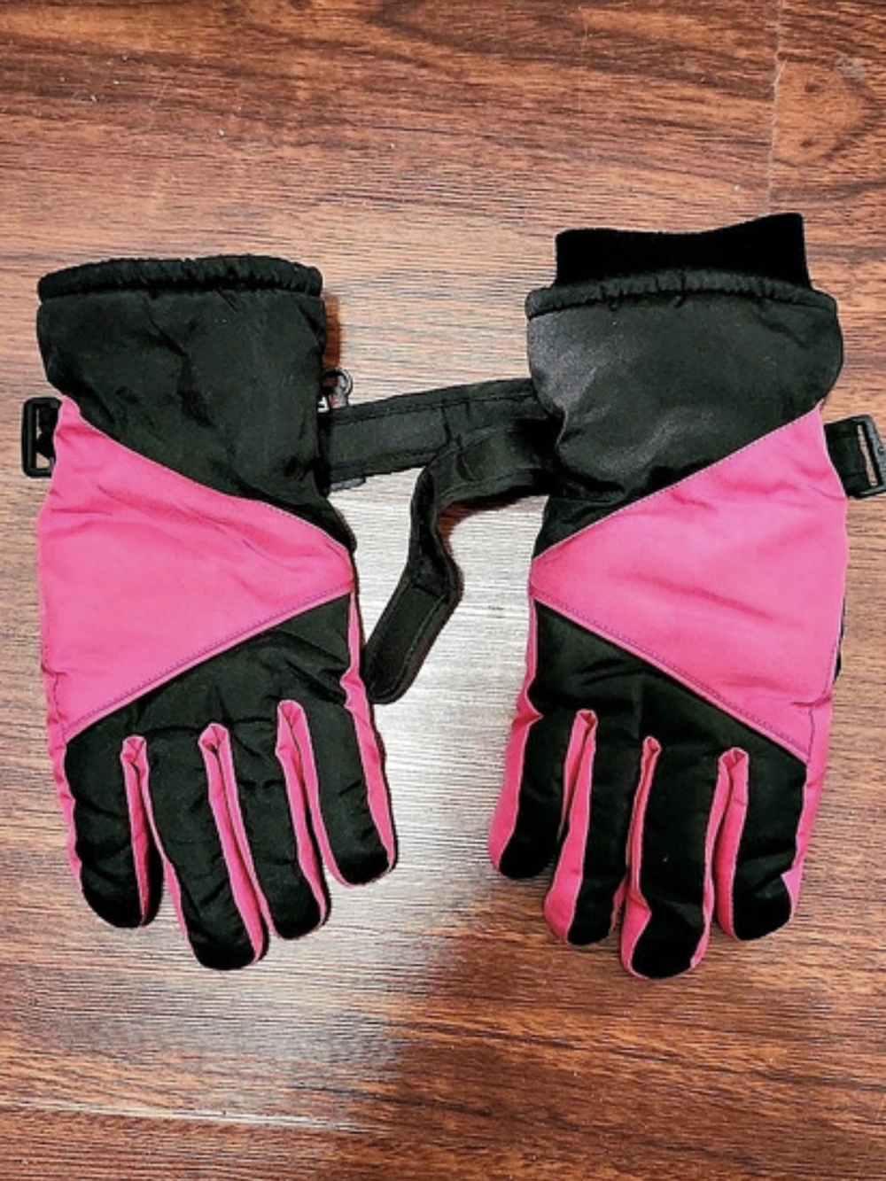 Color Block Athletic Gloves in Pink & Black